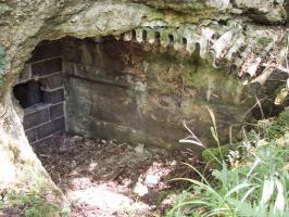 Ligne Maginot - KOENIGSMACKER (FESTE DE) - (Ouvrage d'artillerie) - Mur d'escarpe
Brèche dans le mur.
