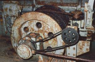 Ligne Maginot - ANZELING - A25 - (Ouvrage d'artillerie) - Entrée munitions
Système de treuil du plan incliné