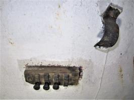 Ligne Maginot - FORT FOCH - (Abri) - Vestige d'un bornier téléphonique sous le créneau central