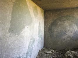 Ligne Maginot - BB23 - (Blockhaus pour canon) - Les restes de peinture de camouflage dans l'entrée.