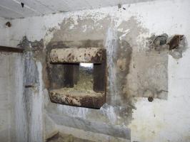 Ligne Maginot - BB23 - (Blockhaus pour canon) - Le créneau mitrailleuse.