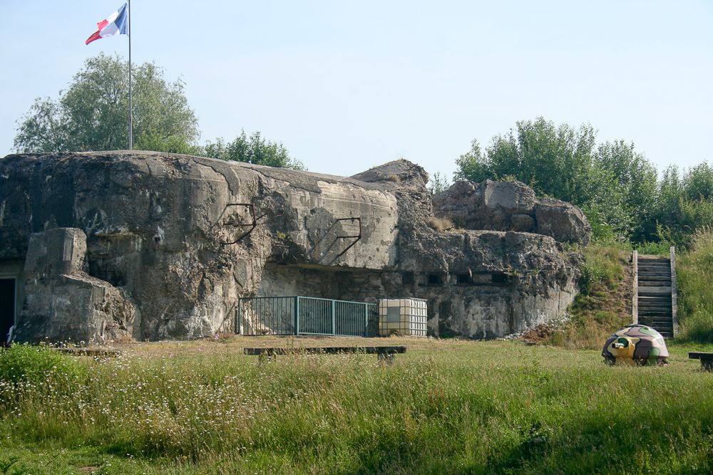 Ligne Maginot - LA SALMAGNE - (Ouvrage d'infanterie) - Bloc 2
Le bloc est dans l'état d'avant la reconstruction et mise en place d'une nouvelle cloche