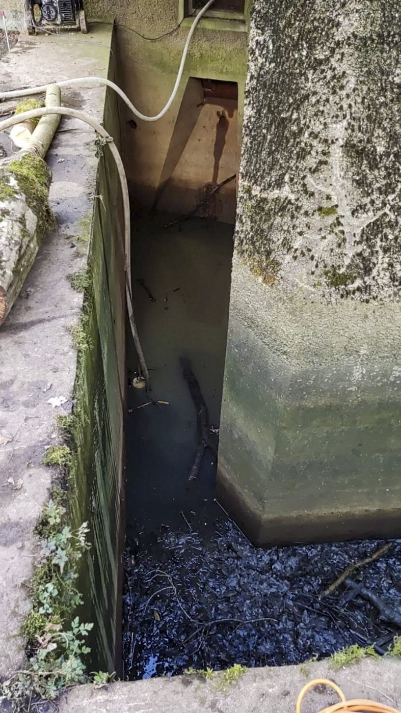 Ligne Maginot - BOIS DE KANFEN OUEST - C42 - (Casemate d'infanterie - Simple) - Début des rénovations par l'association les loups de la Moselle (évacuation de l'eau)