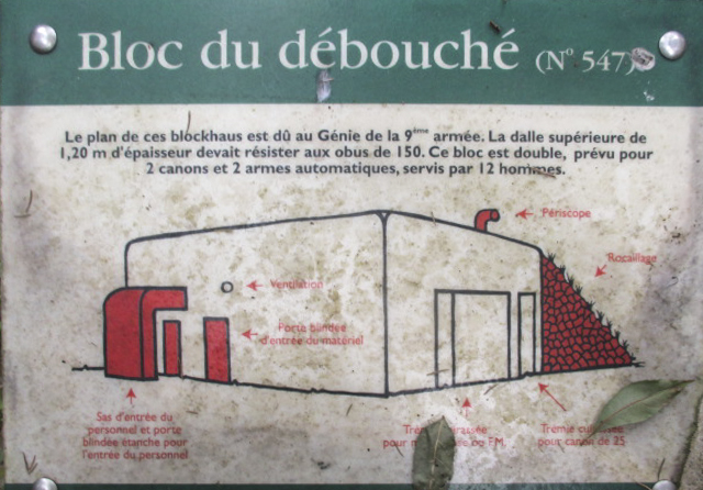 Ligne Maginot - A5 - LE DEBOUCHE - (Blockhaus pour canon) - Plaque explicative apposée à proximité du blockhaus.