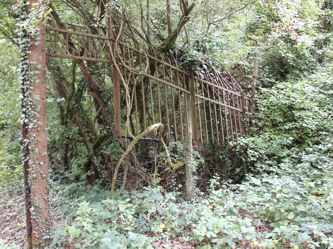 Ligne Maginot - KOENIGSMACKER (FESTE DE) - (Ouvrage d'artillerie) - Entrée principale du Feste
Grilles de défense.