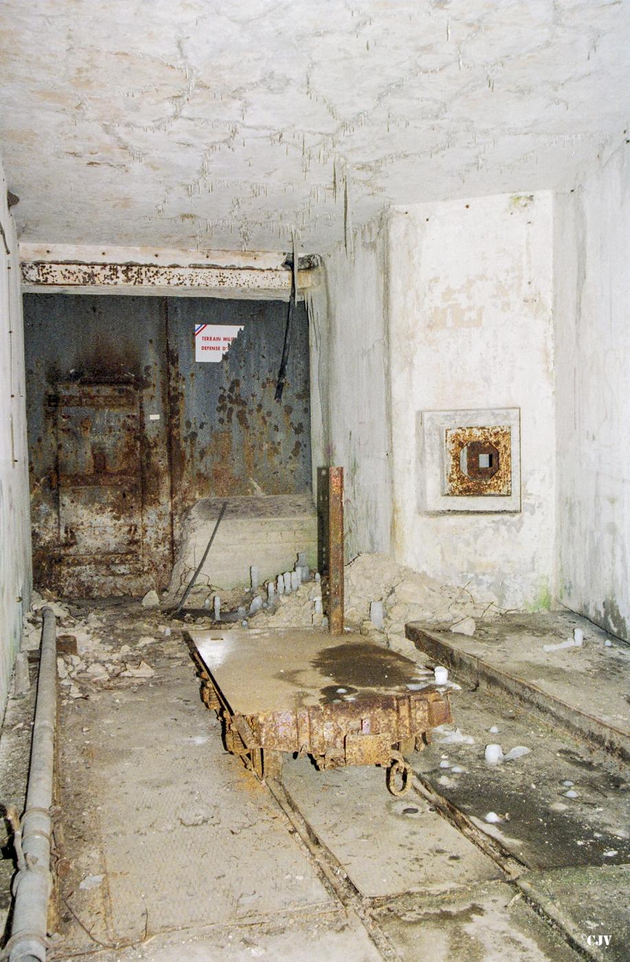 Ligne Maginot - ANZELING - A25 - (Ouvrage d'artillerie) - Entrée munitions