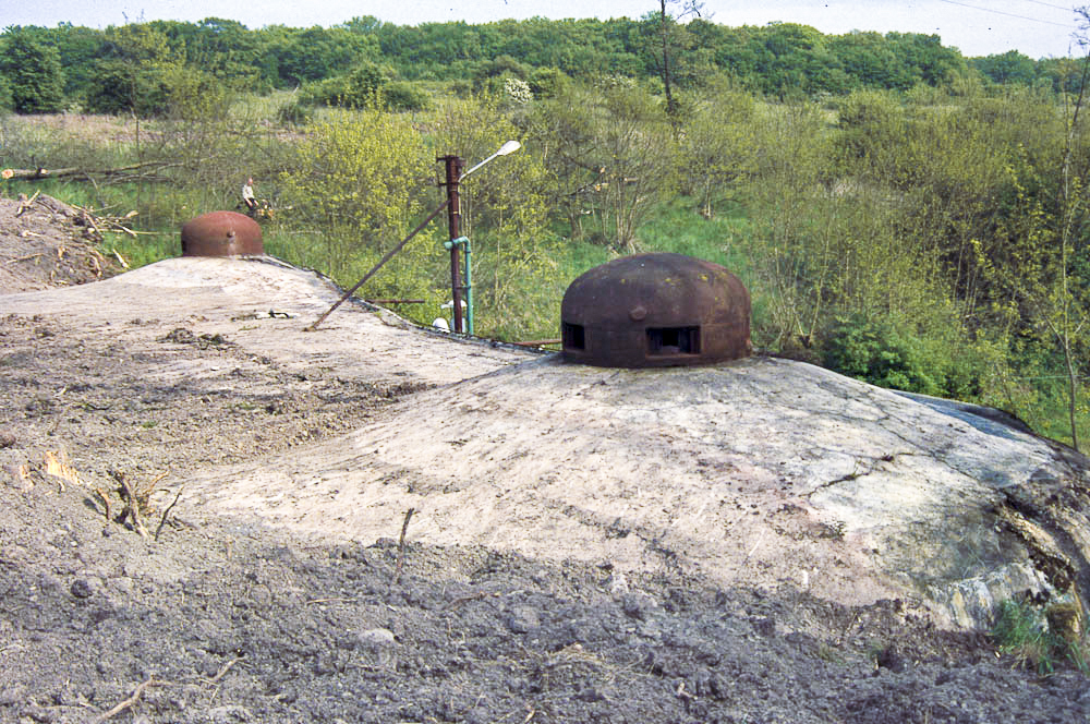Ligne Maginot - ANZELING - A25 - (Ouvrage d'artillerie) - Entrée des munitions
Les cloches GFM de l'EM