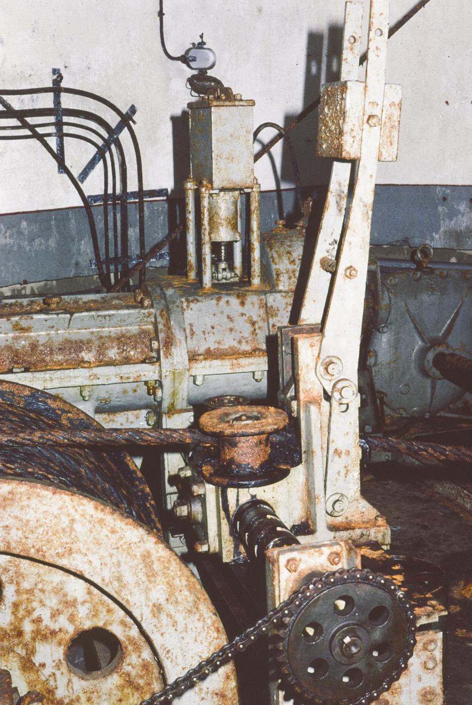 Ligne Maginot - ANZELING - A25 - (Ouvrage d'artillerie) - Entrée munitions
Système de treuil du plan incliné