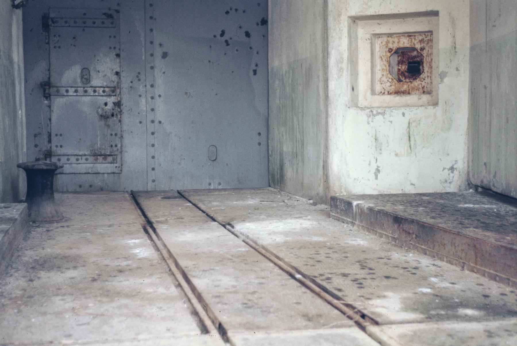 Ligne Maginot - ANZELING - A25 - (Ouvrage d'artillerie) - Entrée munitions
Porte blindée et pont escamotable