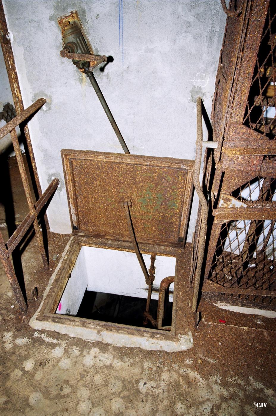 Ligne Maginot - ANZELING - A25 - (Ouvrage d'artillerie) - Entrée des hommes
Passage rapide entre les deux étages
