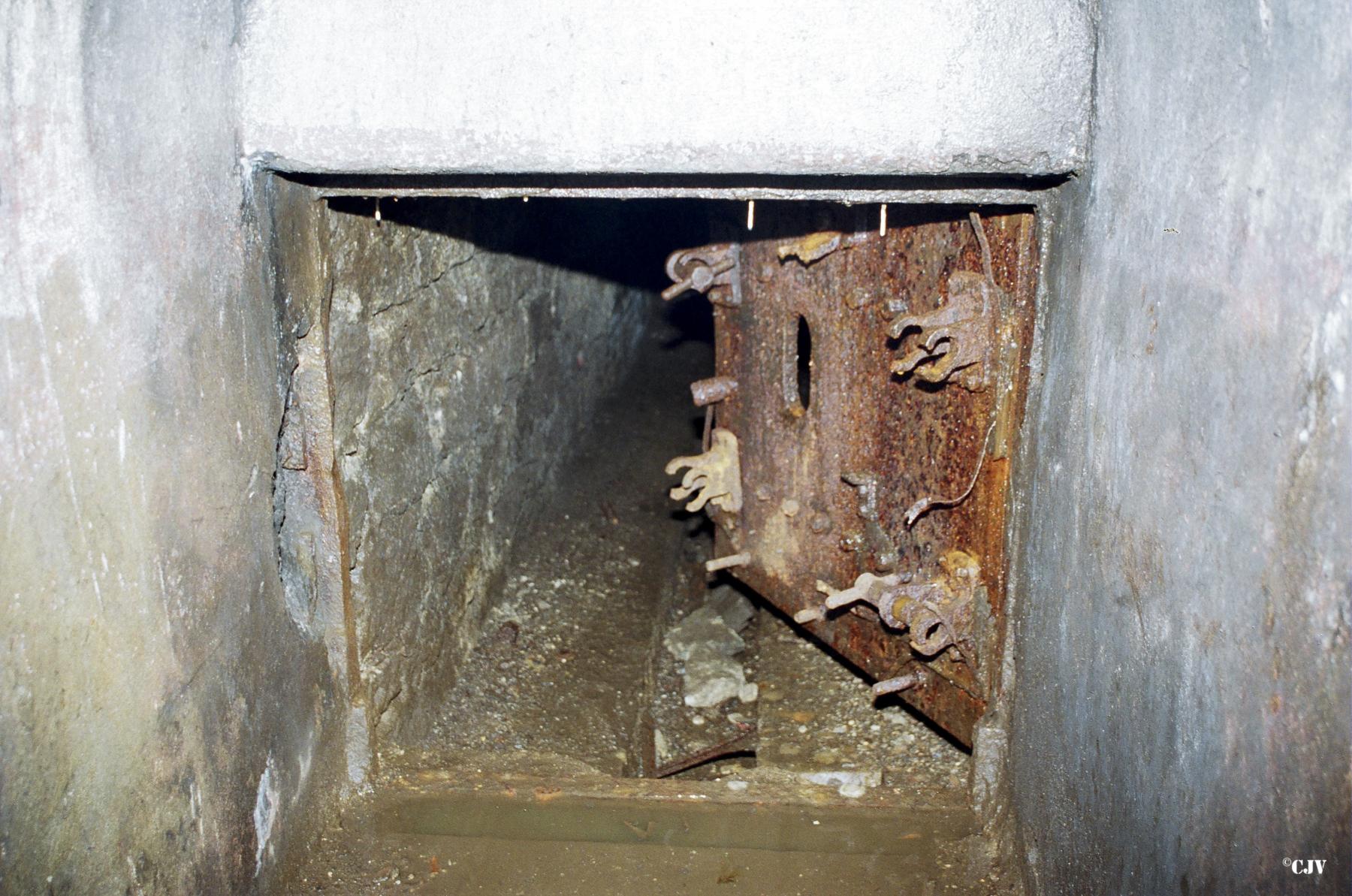 Ligne Maginot - ANZELING - A25 - (Ouvrage d'artillerie) - Bloc 1
L'egout