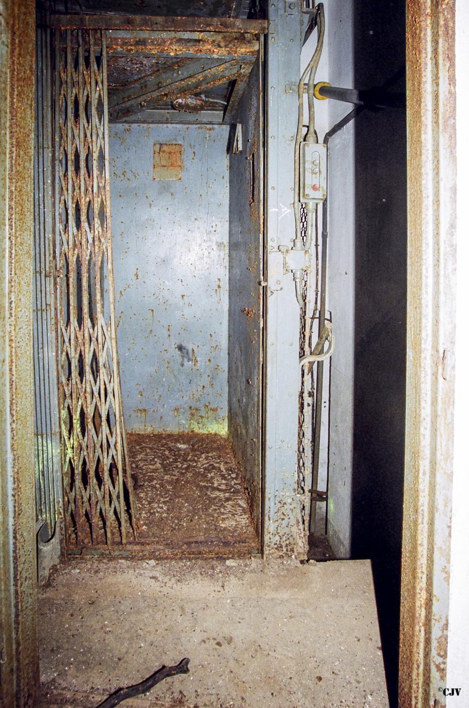 Ligne Maginot - ANZELING - A25 - (Ouvrage d'artillerie) - Bloc 1
Monte-charge
