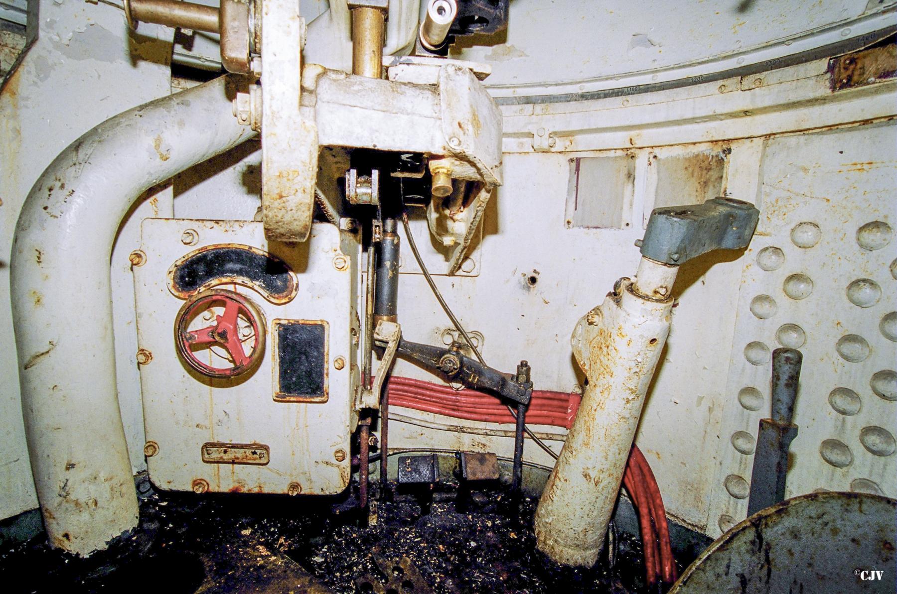 Ligne Maginot - ANZELING - A25 - (Ouvrage d'artillerie) - Bloc 2
La tourelle de mitrailleuses