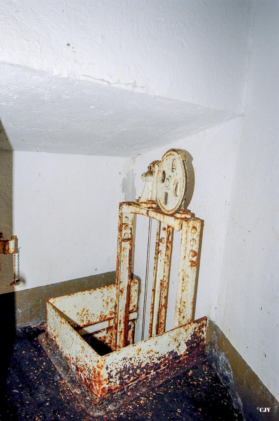 Ligne Maginot - ANZELING - A25 - (Ouvrage d'artillerie) - Bloc 2
Tourelle de mitrailleuses