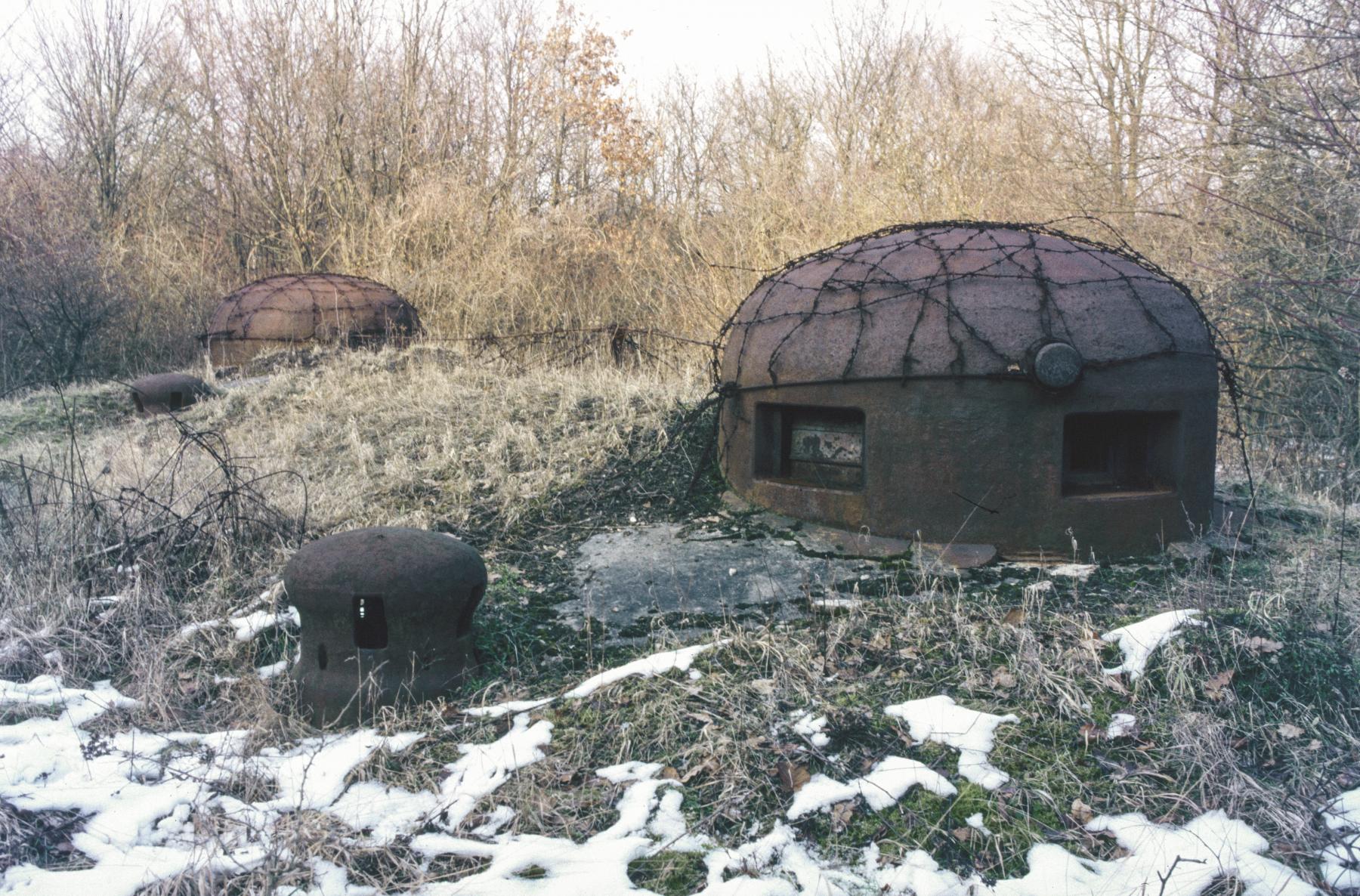 Ligne Maginot - ANZELING - A25 - (Ouvrage d'artillerie) - Bloc 3
Les cloches et prise d'air