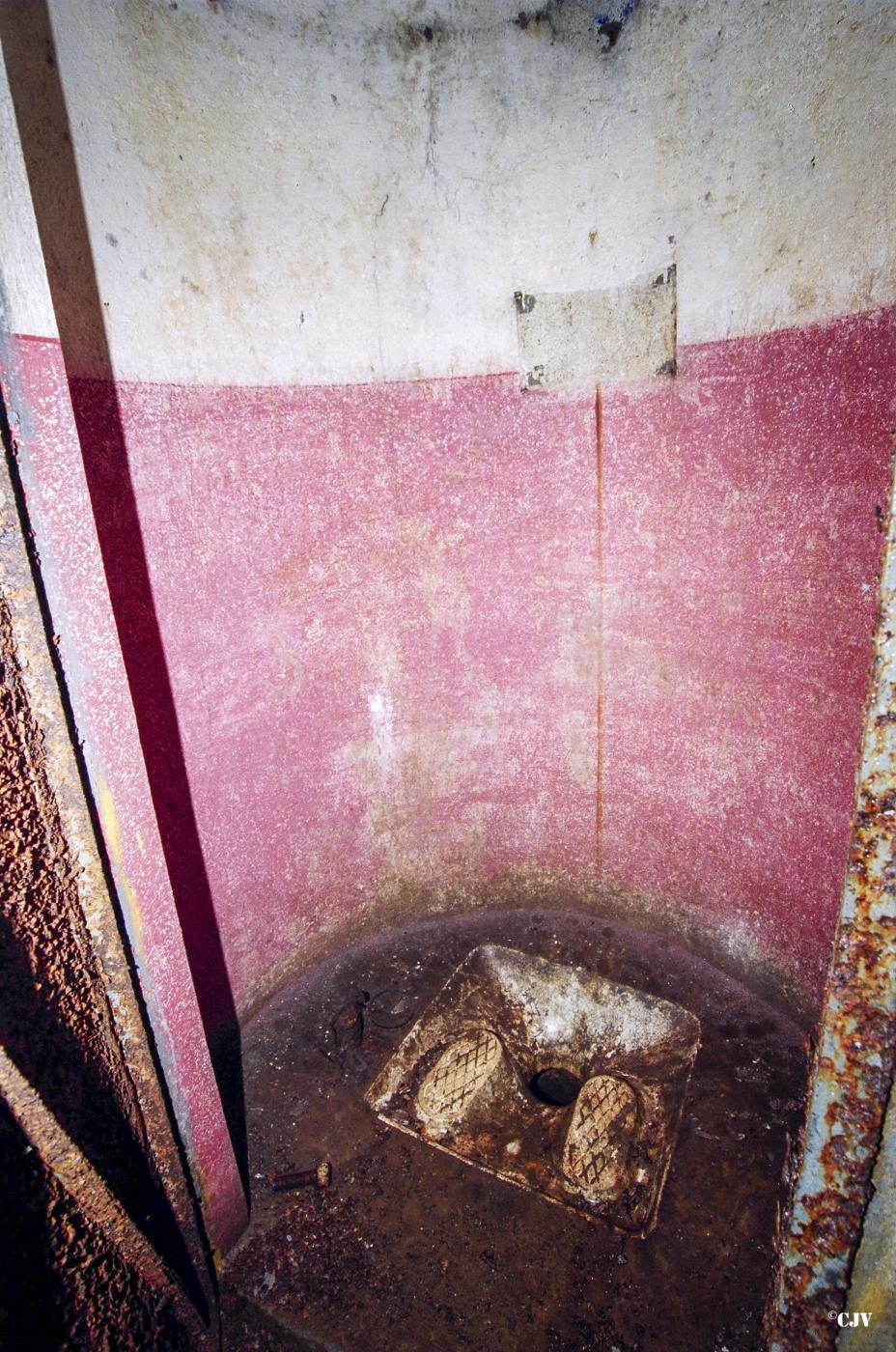 Ligne Maginot - ANZELING - A25 - (Ouvrage d'artillerie) - Bloc 3
Toilette
