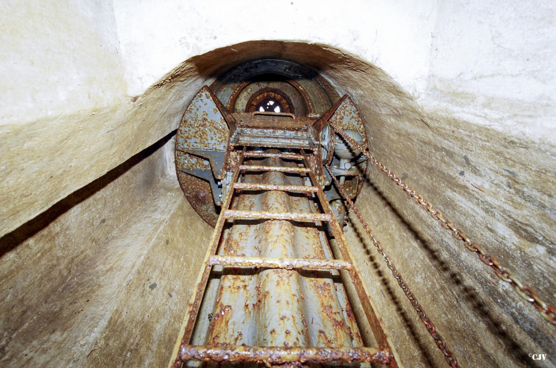 Ligne Maginot - ANZELING - A25 - (Ouvrage d'artillerie) - Bloc 4
La cloche LG