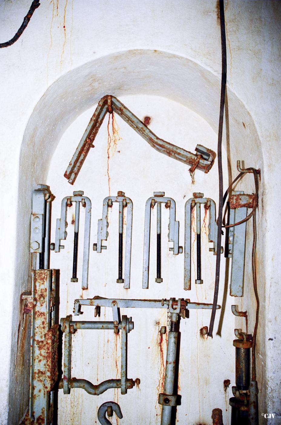 Ligne Maginot - ANZELING - A25 - (Ouvrage d'artillerie) - Bloc 4
Outils pour le balancier du contrepoids