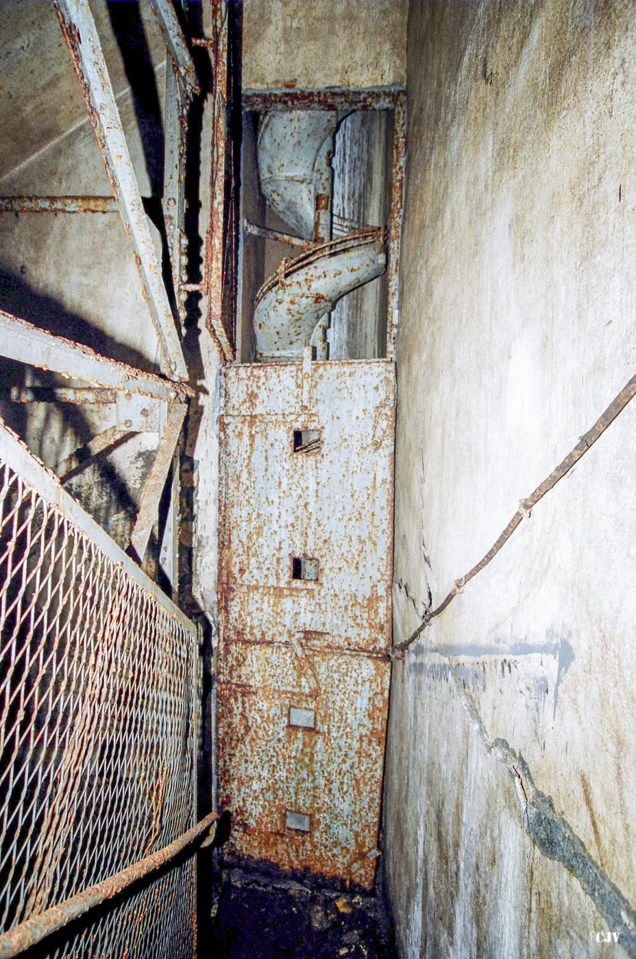 Ligne Maginot - ANZELING - A25 - (Ouvrage d'artillerie) - Bloc 4
Toboggan pour les douilles
