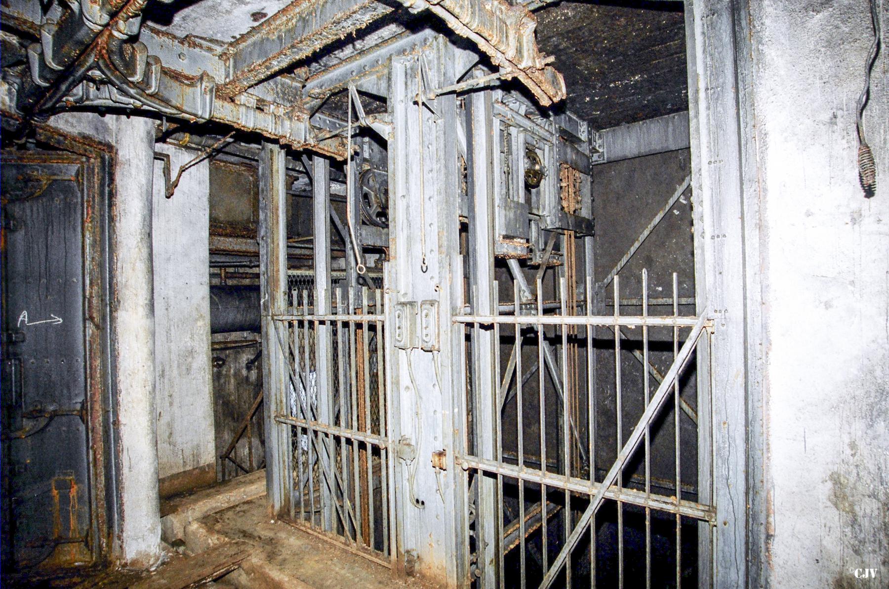 Ligne Maginot - ANZELING - A25 - (Ouvrage d'artillerie) - Bloc 5
Les monte-charges