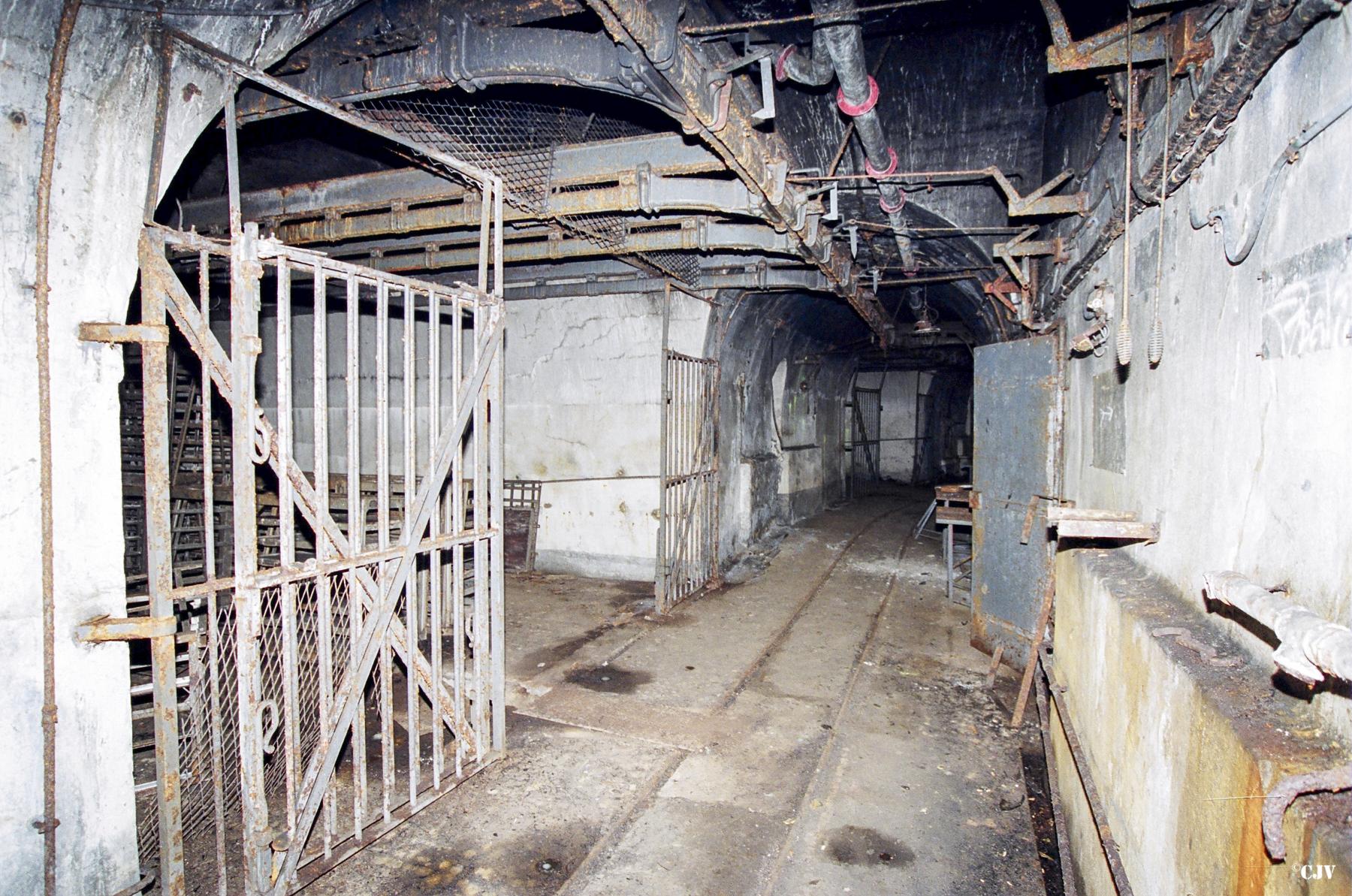 Ligne Maginot - ANZELING - A25 - (Ouvrage d'artillerie) - Bloc 5
Magasin M2 en bas du bloc