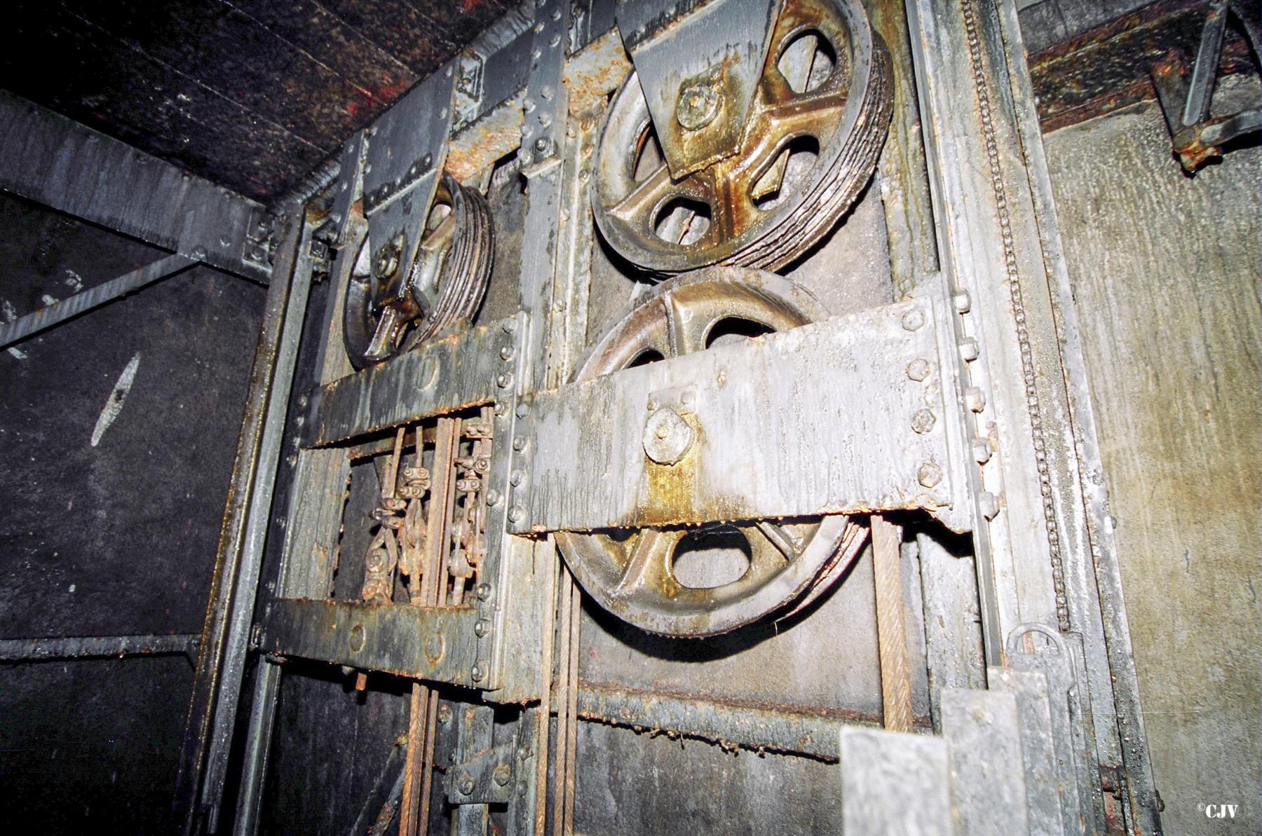 Ligne Maginot - ANZELING - A25 - (Ouvrage d'artillerie) - Bloc 5
Monte-charges