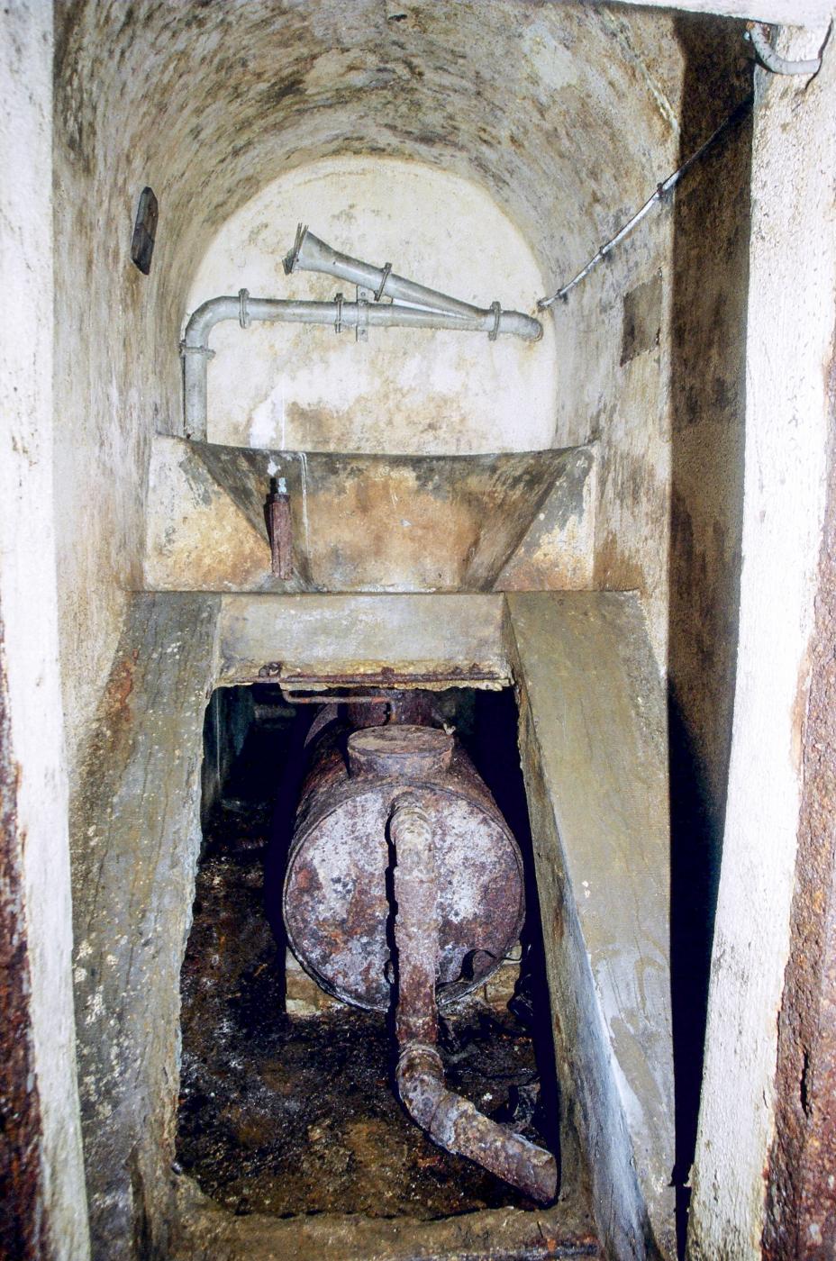 Ligne Maginot - ANZELING - A25 - (Ouvrage d'artillerie) - Le PC et CT
Latrines