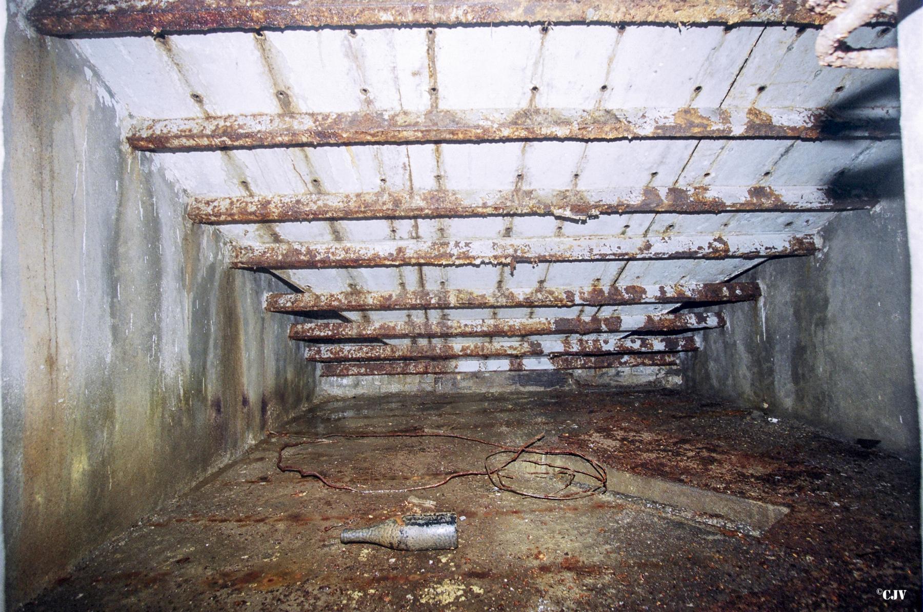 Ligne Maginot - ANZELING - A25 - (Ouvrage d'artillerie) - Bloc 7
Le plancher du réceptacle à douilles en bas du bloc