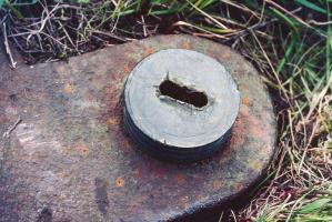 Ligne Maginot - ANZELING - A25 - (Ouvrage d'artillerie) - Bloc 9
Vis de fixation de l'avant-cuirasse