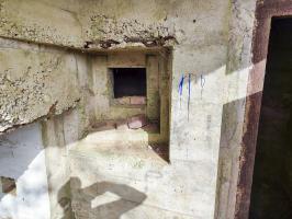 Ligne Maginot - LIEBFRAUENTHAL - (Casemate d'infanterie) - Créneau de la défense rapproché de la porte d'accès vue extérieure