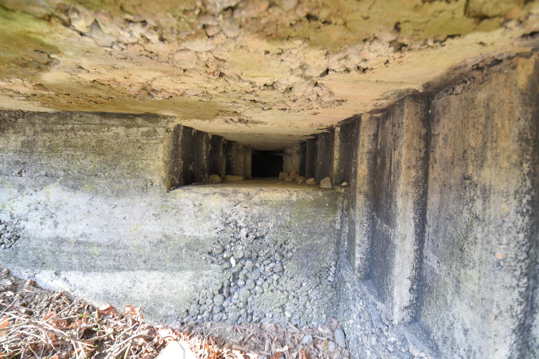 Ligne Maginot - BARRAGE 3 - (Blockhaus pour arme infanterie) - Créneau mitrailleuse - Ludovic KNAPP