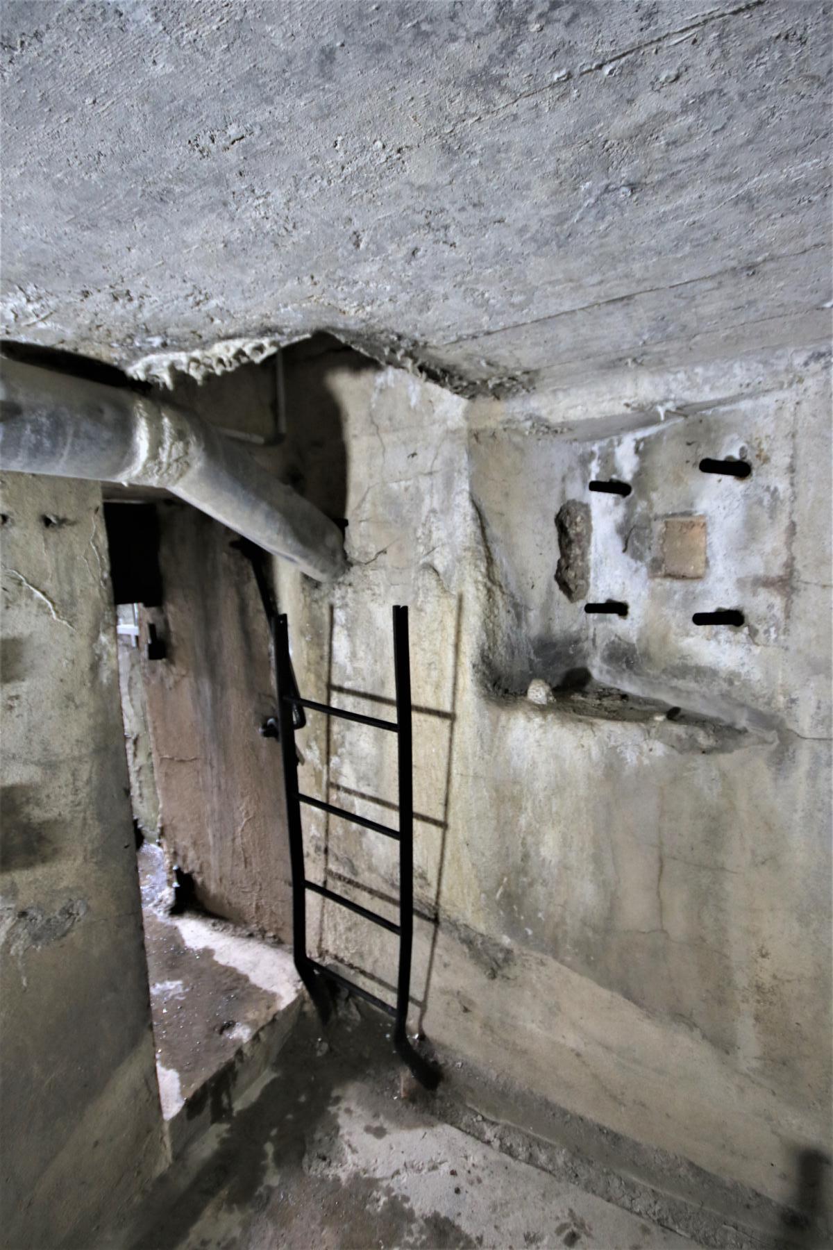 Ligne Maginot - WILLERWALD 1 (AVANT POSTE) - (Blockhaus pour canon) - L'accès depuis l'étage supérieur