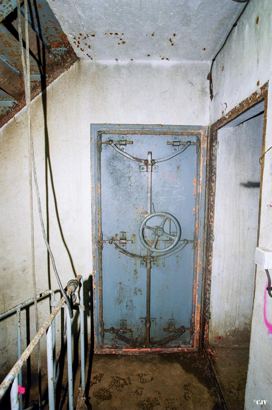 Ligne Maginot - ANZELING - A25 - (Ouvrage d'artillerie) - Bloc 9
La porte étanche du toilette