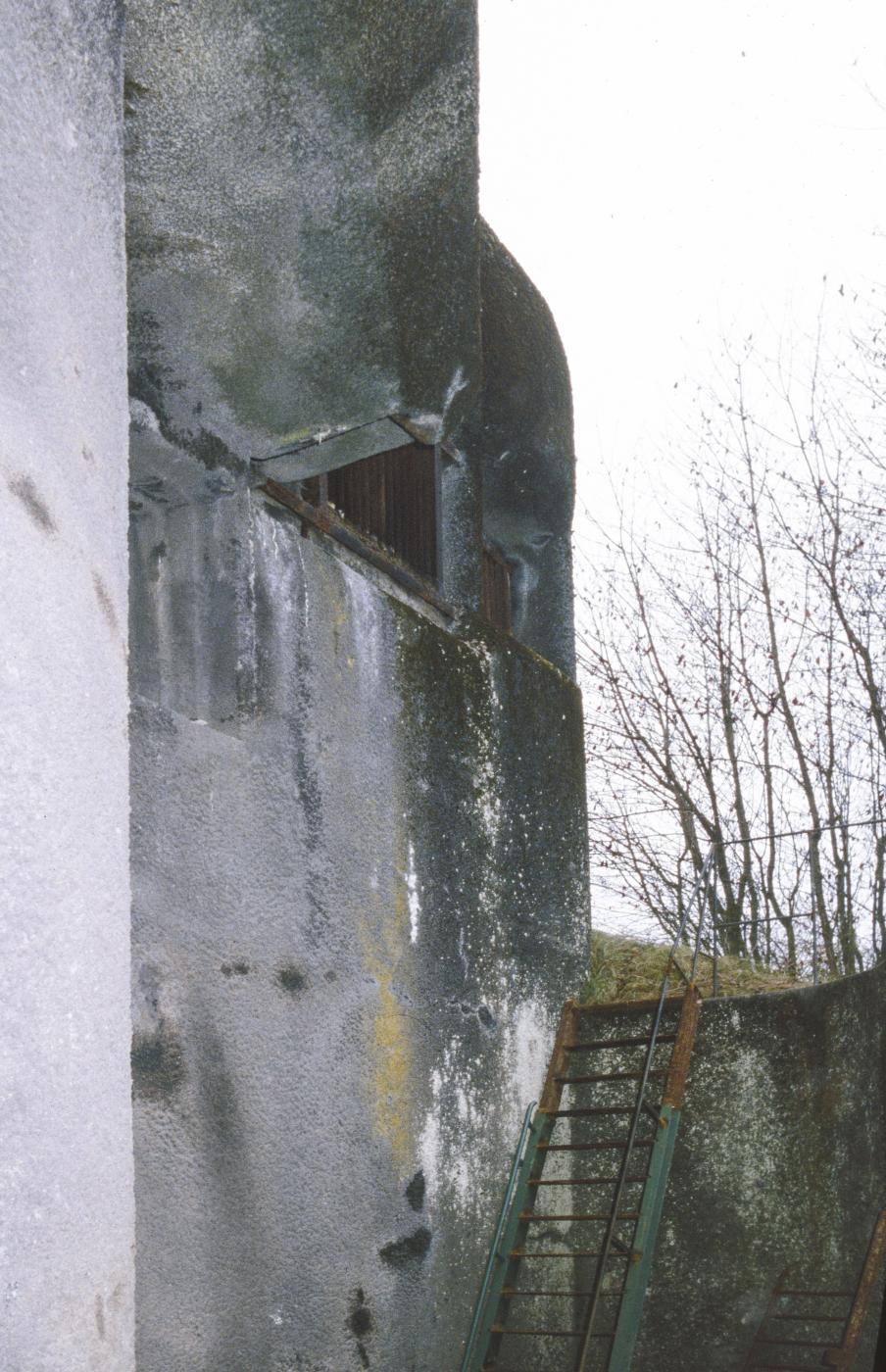 Ligne Maginot - ANZELING - A25 - (Ouvrage d'artillerie) - Bloc 9
Le fossé devant le bloc