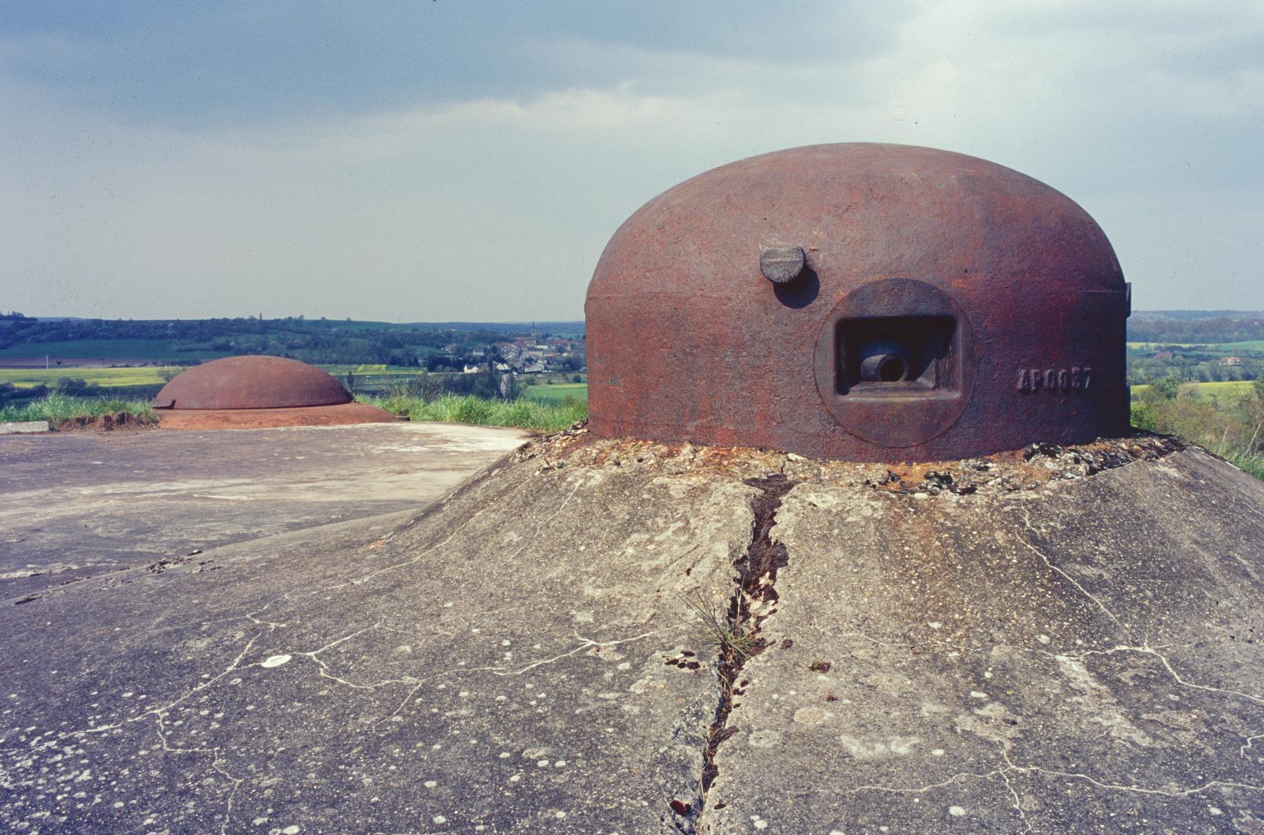 Ligne Maginot - ANZELING - A25 - (Ouvrage d'artillerie) - Bloc 9
La cloche GFM type B et la tourelle