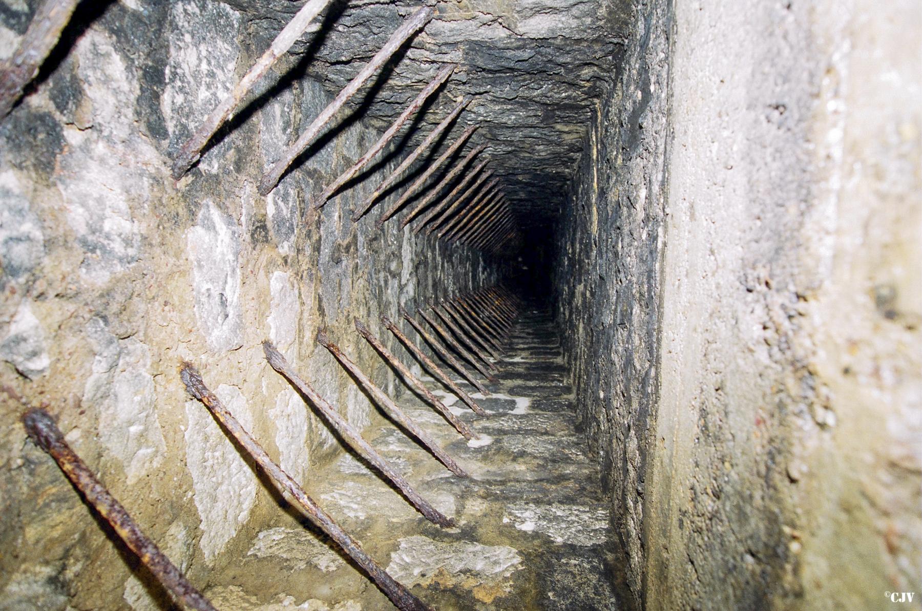 Ligne Maginot - ANZELING - A25 - (Ouvrage d'artillerie) - L'issue de secours de l'ouvrage dans la galerie d'entrée des câbles
