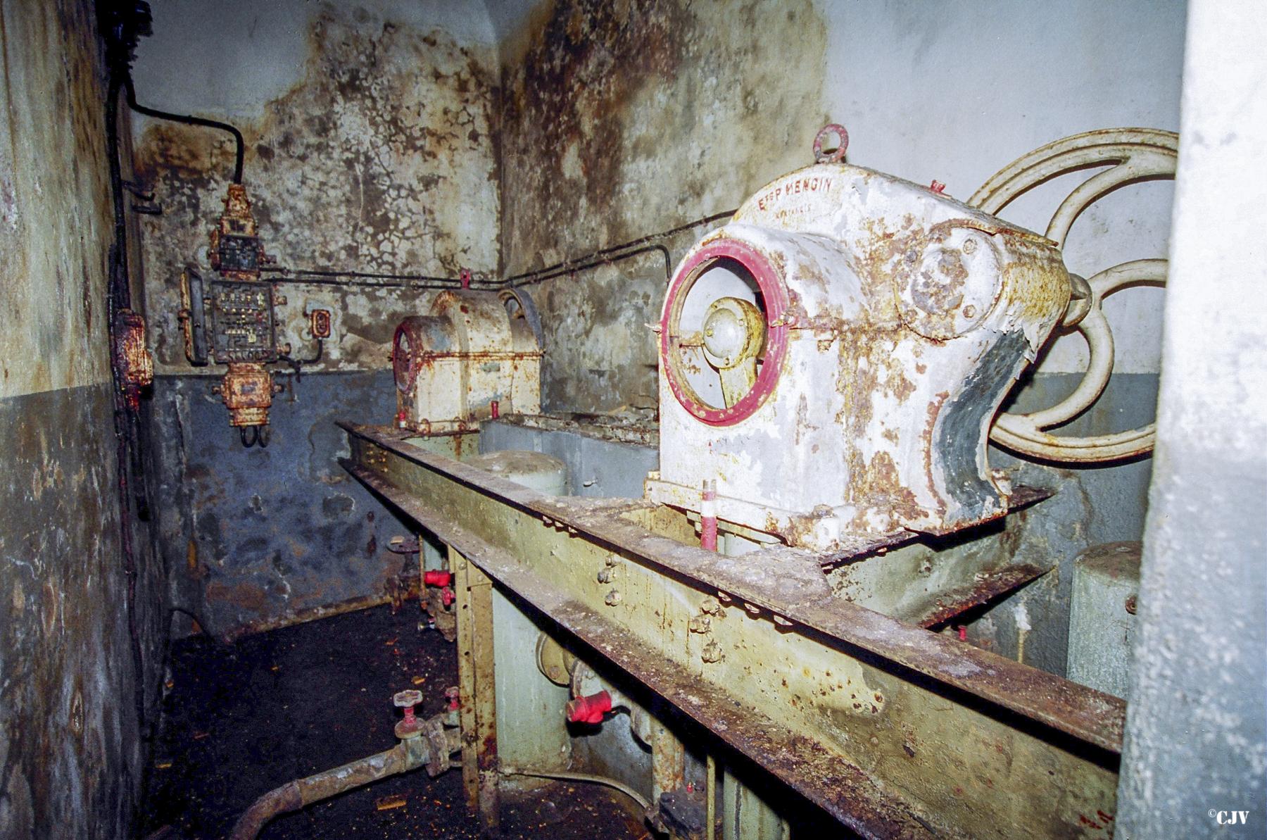 Ligne Maginot - ANZELING - A25 - (Ouvrage d'artillerie) - Le puits