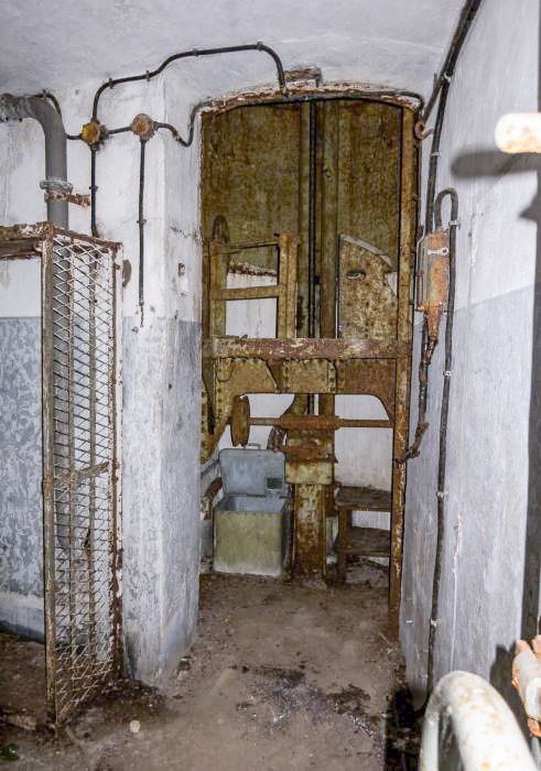 Ligne Maginot - DENTING - A28 - (Ouvrage d'infanterie) - Bloc 1
Le bas de la cloche pour jumelage de mitrailleuse