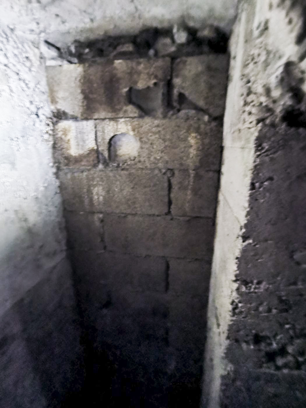 Ligne Maginot - KEMBS LOECHLE 3 - (Abri) - La troisième porte, la plus à droite de l'abri, c'est encore condamnée. - leiraph