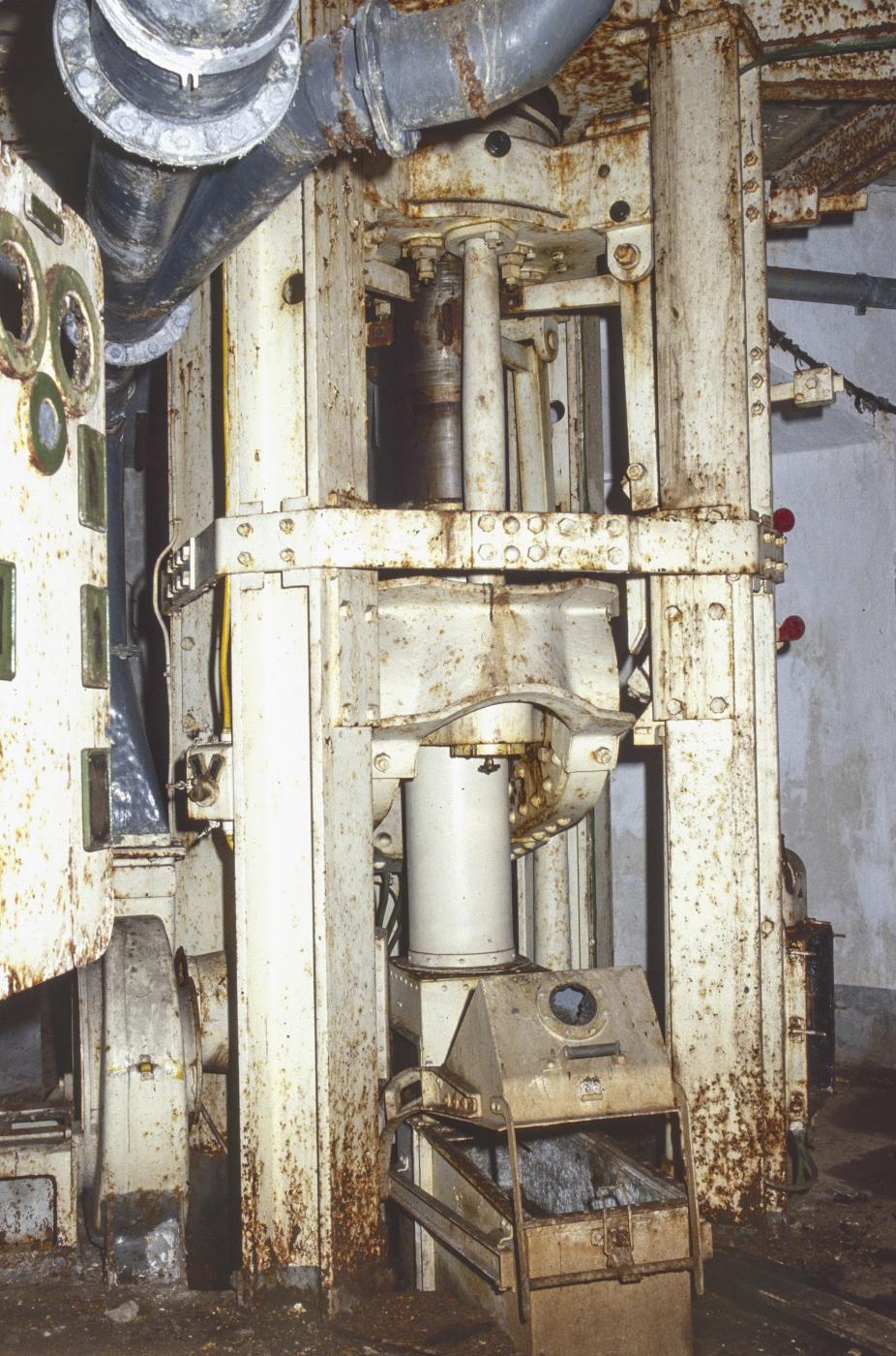 Ligne Maginot - DENTING - A28 - (Ouvrage d'infanterie) - Bloc 3
Tourelle de mitrailleuses
Etage inférieur - MANSUY Michel