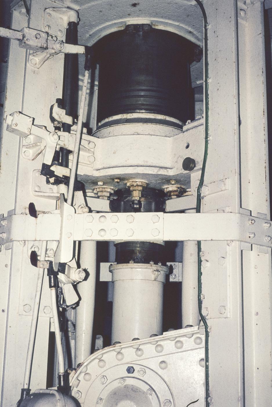 Ligne Maginot - DENTING - A28 - (Ouvrage d'infanterie) - Bloc 3
Tourelle de mitrailleuses
Etage inférieur - MANSUY Michel