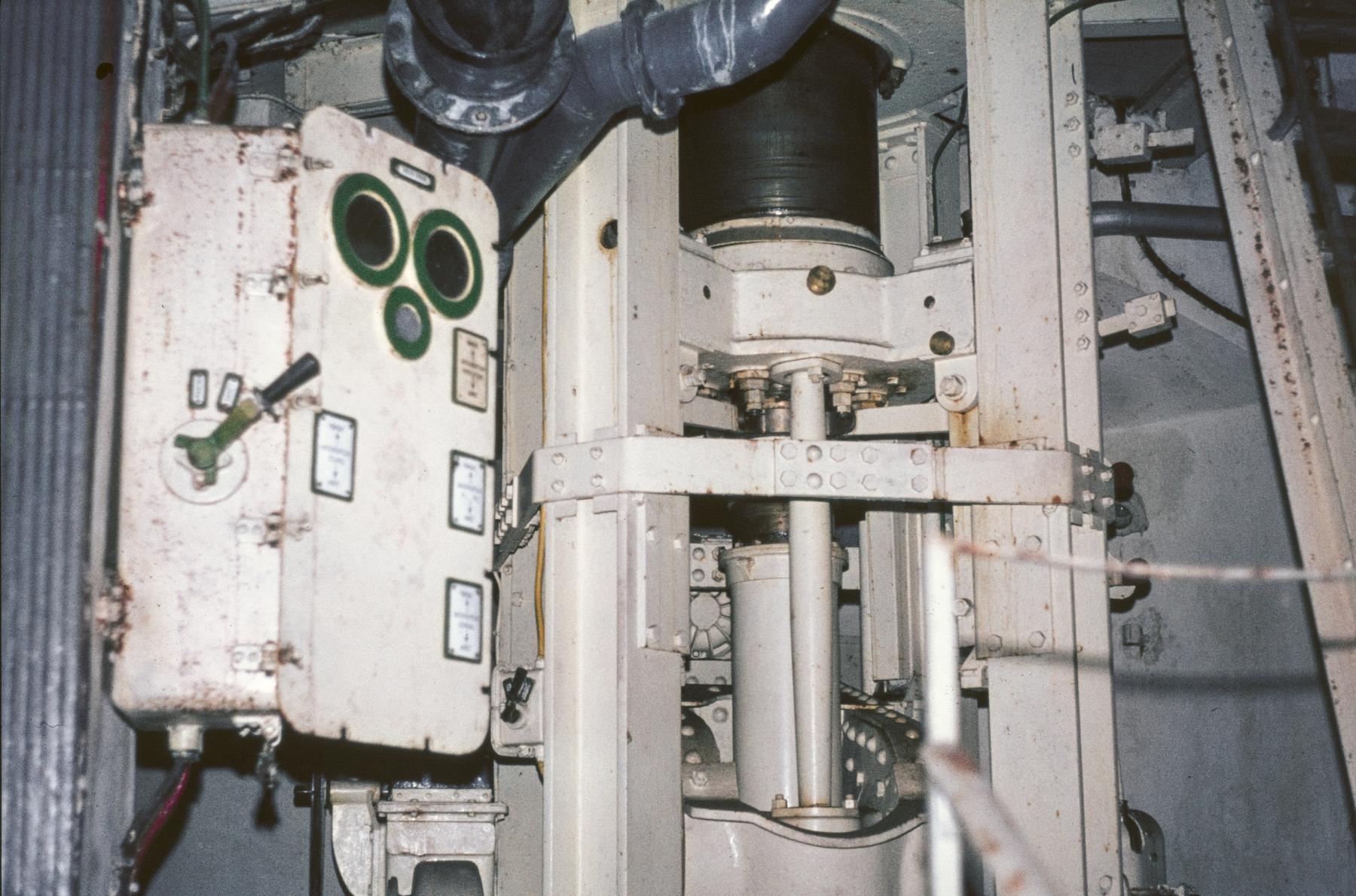 Ligne Maginot - DENTING - A28 - (Ouvrage d'infanterie) - Bloc 3
Tourelle de mitrailleuses
Etage inférieur - MANSUY Michel