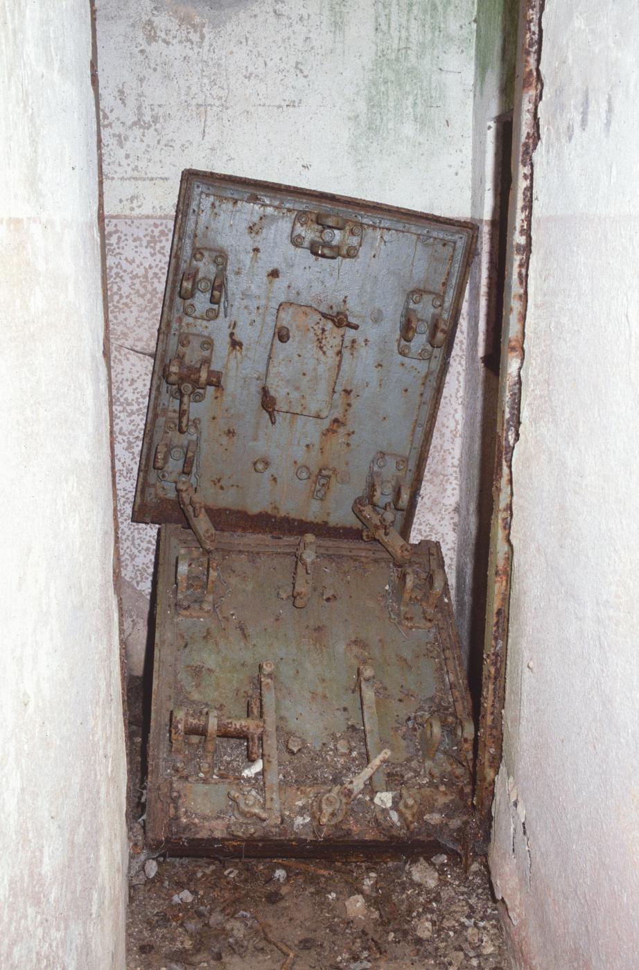 Ligne Maginot - DENTING - A28 - (Ouvrage d'infanterie) - Bloc 2
Porte de l'issue de secours - MANSUY Michel