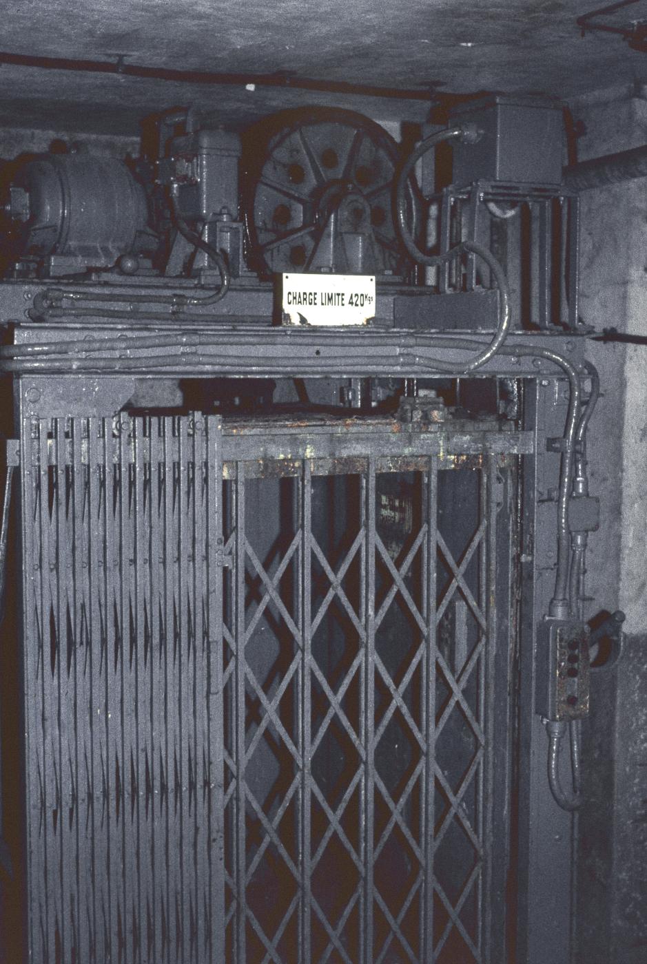 Ligne Maginot - DENTING - A28 - (Ouvrage d'infanterie) - Monte-charge - MANSUY Michel