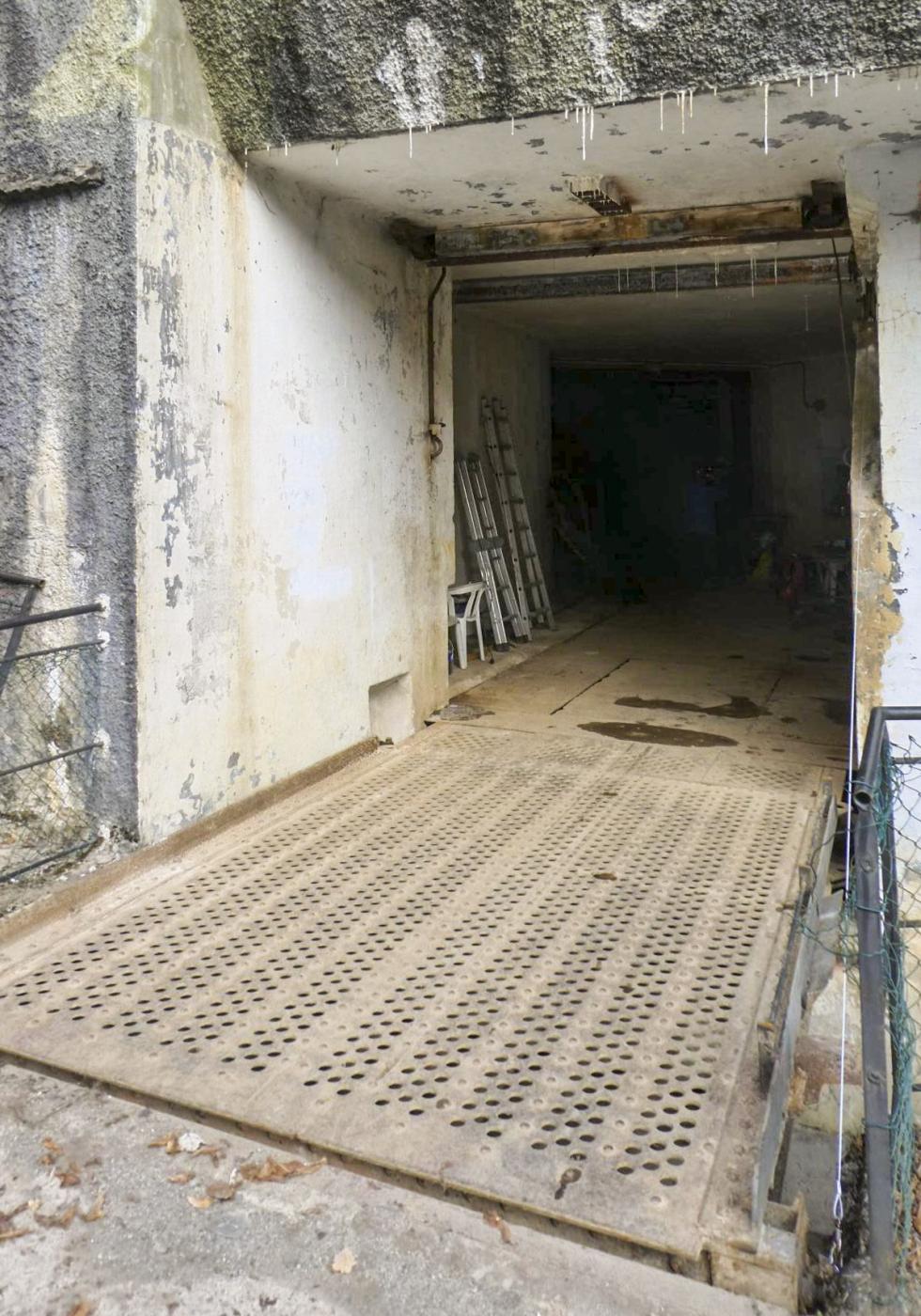 Ligne Maginot - GORDOLON (GN) - (Ouvrage d'artillerie) - Bloc 1
L'entrée du matériel - ELLENA Daniel - CUNY Philippe