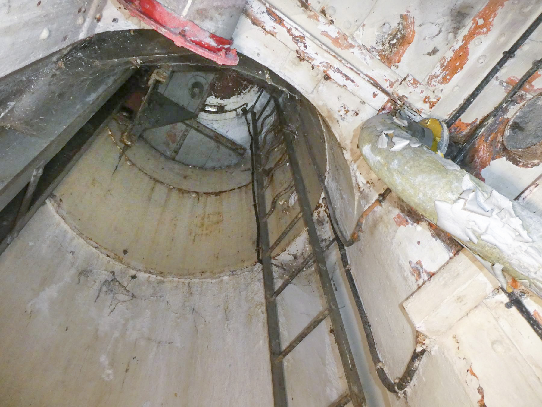 Ligne Maginot - GORDOLON (GN) - (Ouvrage d'artillerie) - Bloc 1
Entrée des hommes
Cloche GFM - ELLENA Daniel - CUNY Philippe