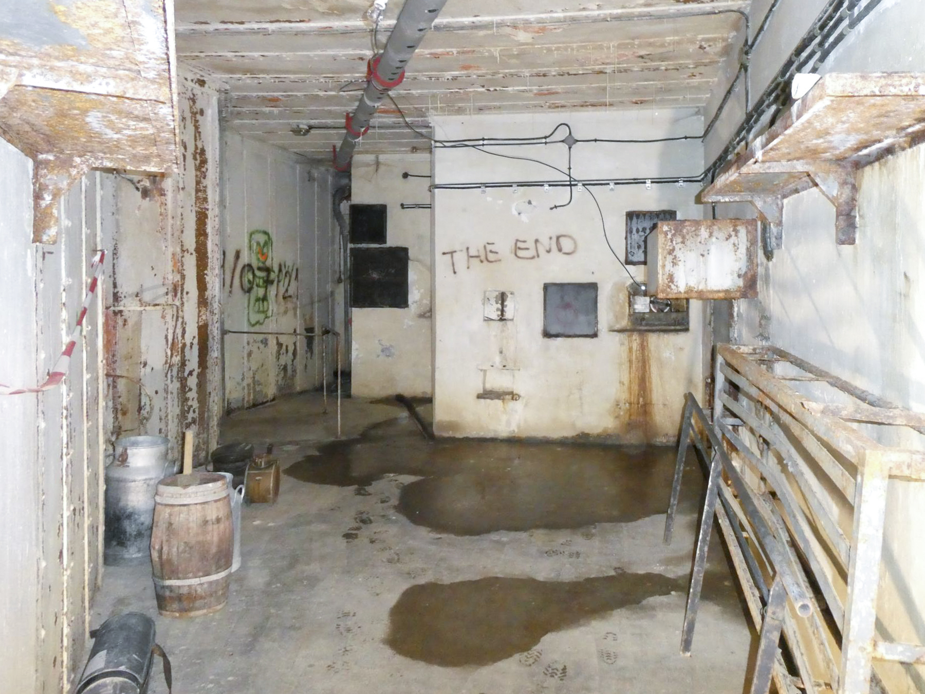 Ligne Maginot - GORDOLON (GN) - (Ouvrage d'artillerie) - Bloc 1
Entrée des hommes
Poste de garde - ELLENA Daniel - CUNY Philippe