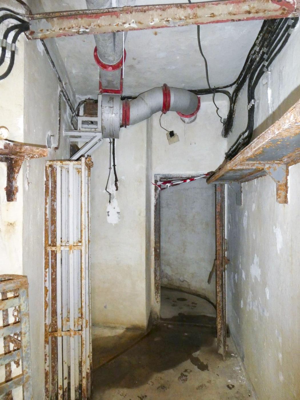 Ligne Maginot - GORDOLON (GN) - (Ouvrage d'artillerie) - Bloc 1
Entrée des hommes
Poste de garde - ELLENA Daniel - CUNY Philippe