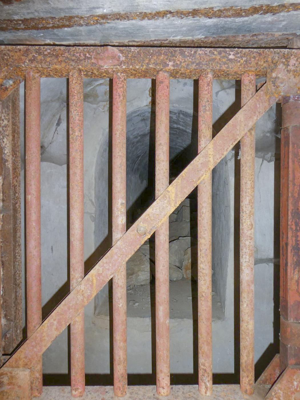 Ligne Maginot - GORDOLON (GN) - (Ouvrage d'artillerie) - Etage intermédiaire
Sortie de secours
Galerie réduite - ELLENA Daniel - CUNY Philippe