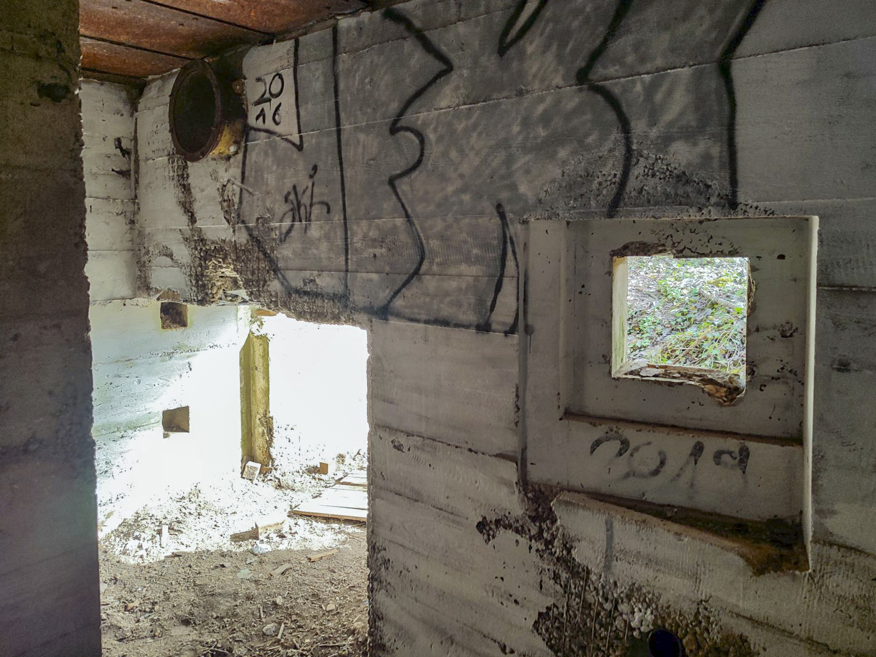 Ligne Maginot - LIEBFRAUENTHAL - (Casemate d'infanterie) - Créneau de tir non finalisé - JL